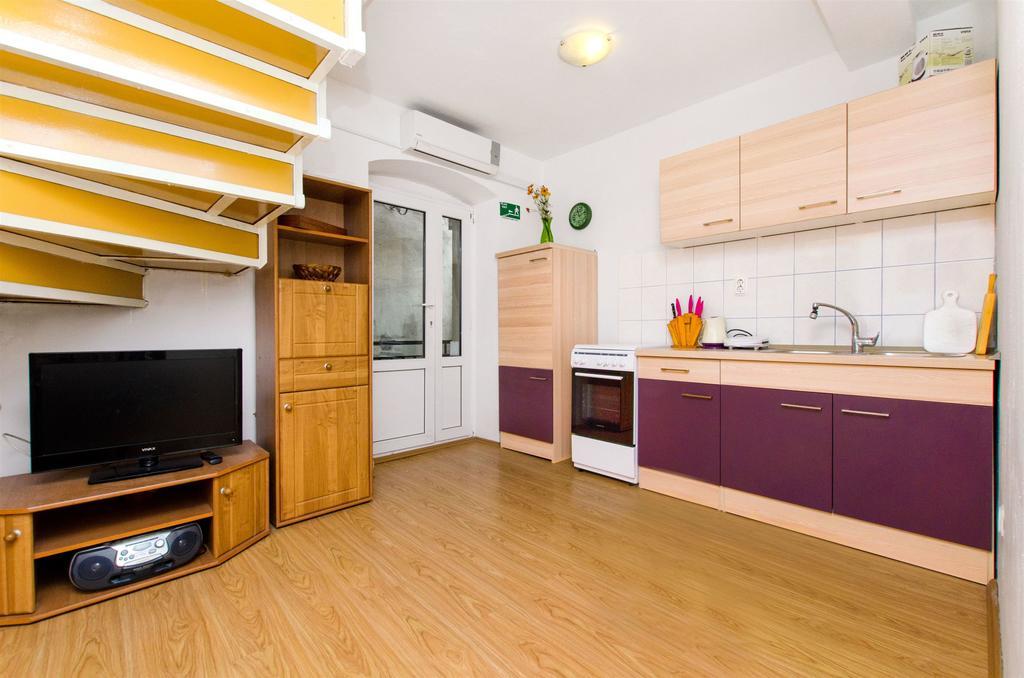 Apartment Mandic Оміш Екстер'єр фото
