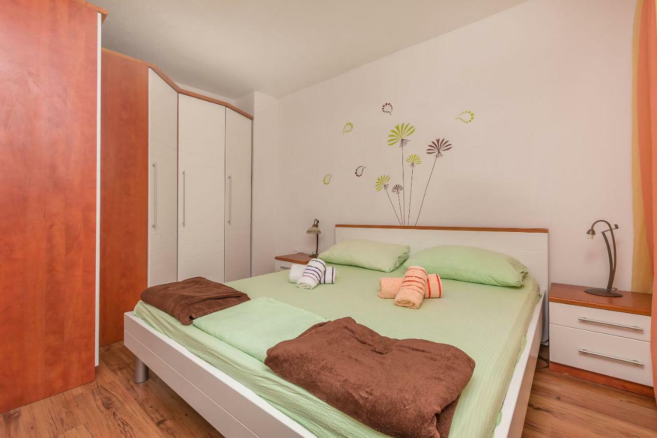 Apartment Mandic Оміш Екстер'єр фото