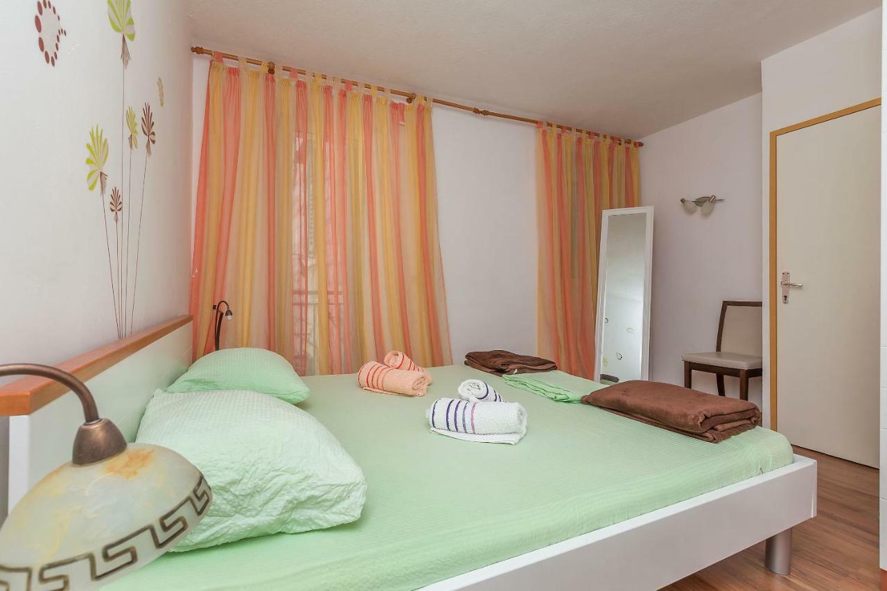 Apartment Mandic Оміш Екстер'єр фото
