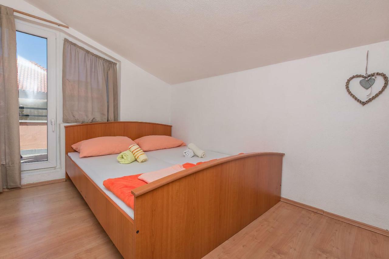 Apartment Mandic Оміш Екстер'єр фото