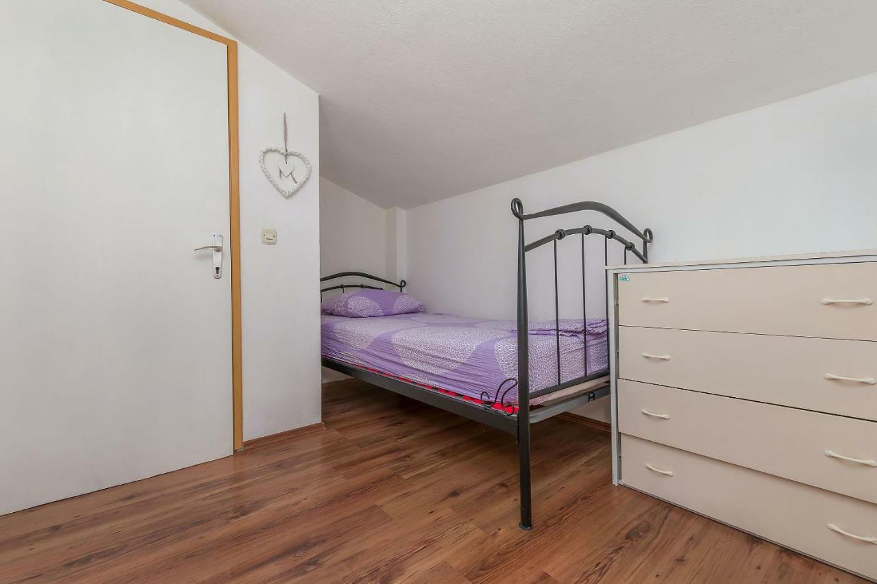 Apartment Mandic Оміш Екстер'єр фото
